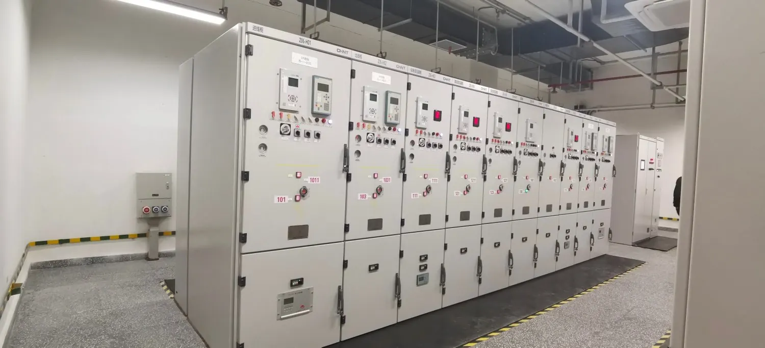 Schaltanlagen in einem Elektroraum